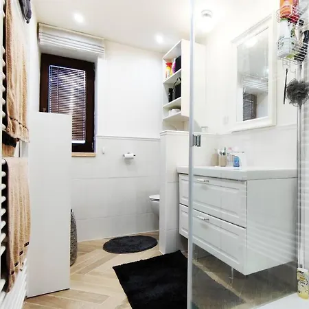 Stylish 2 Bedroom In Centre, Free Parking * نيترا